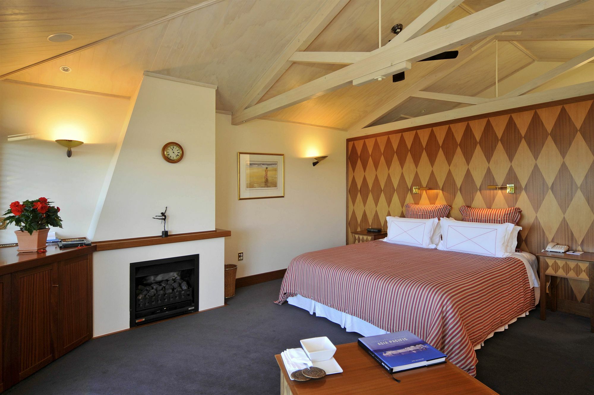 Lake Taupo Lodge Экстерьер фото
