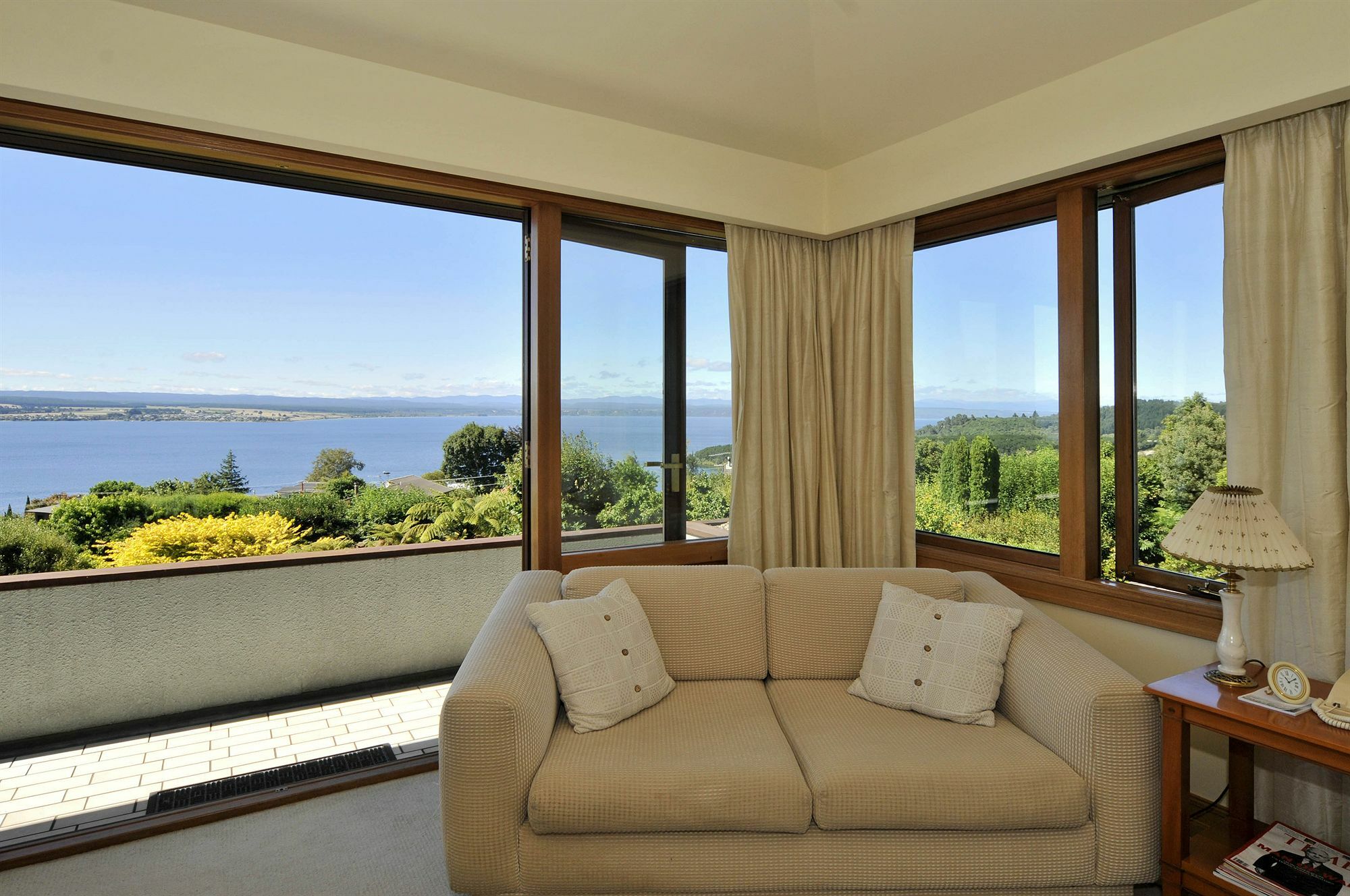 Lake Taupo Lodge Экстерьер фото